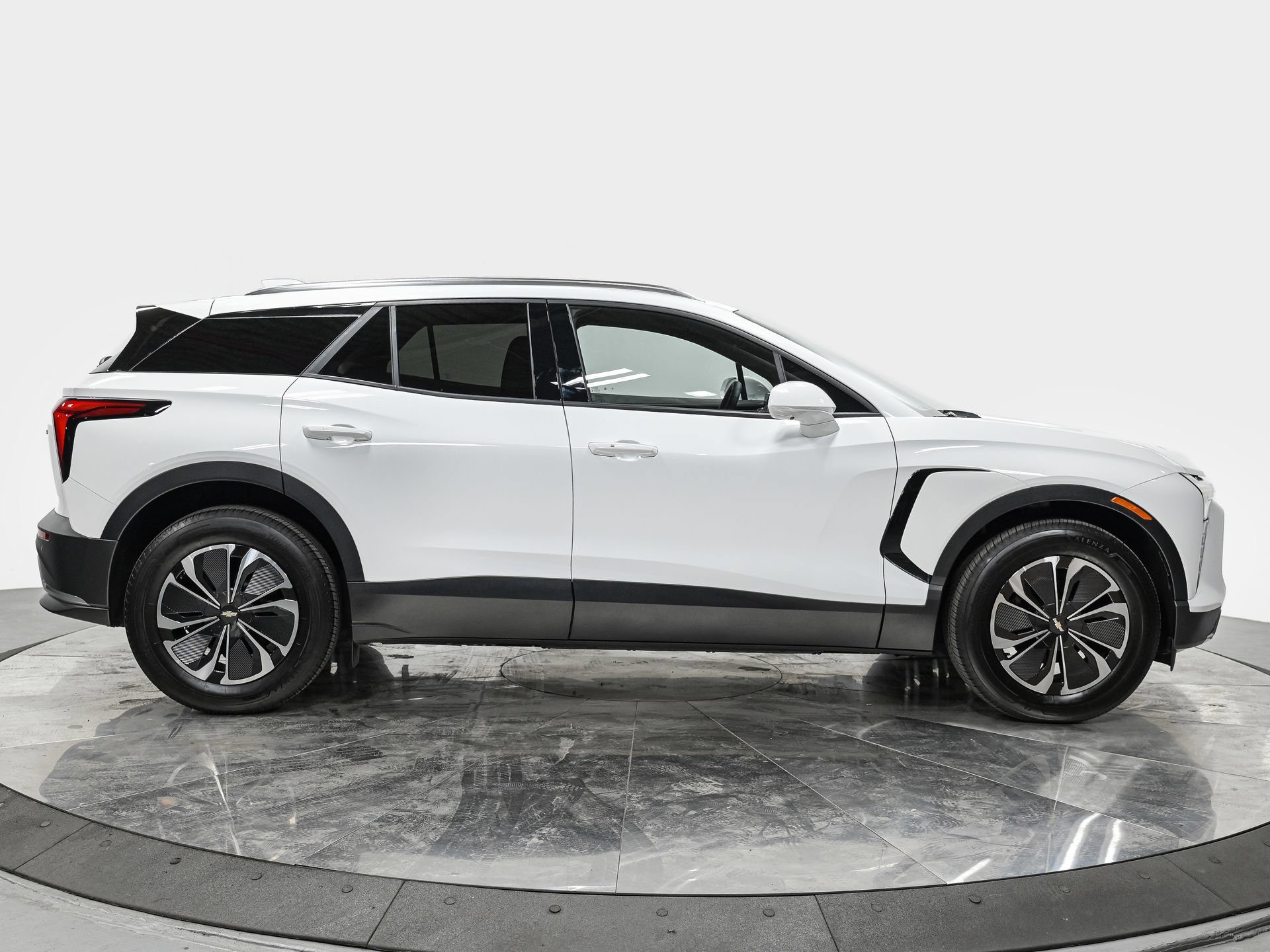 Used 2024 Chevrolet Blazer EV LT AWD/4WD image 8
