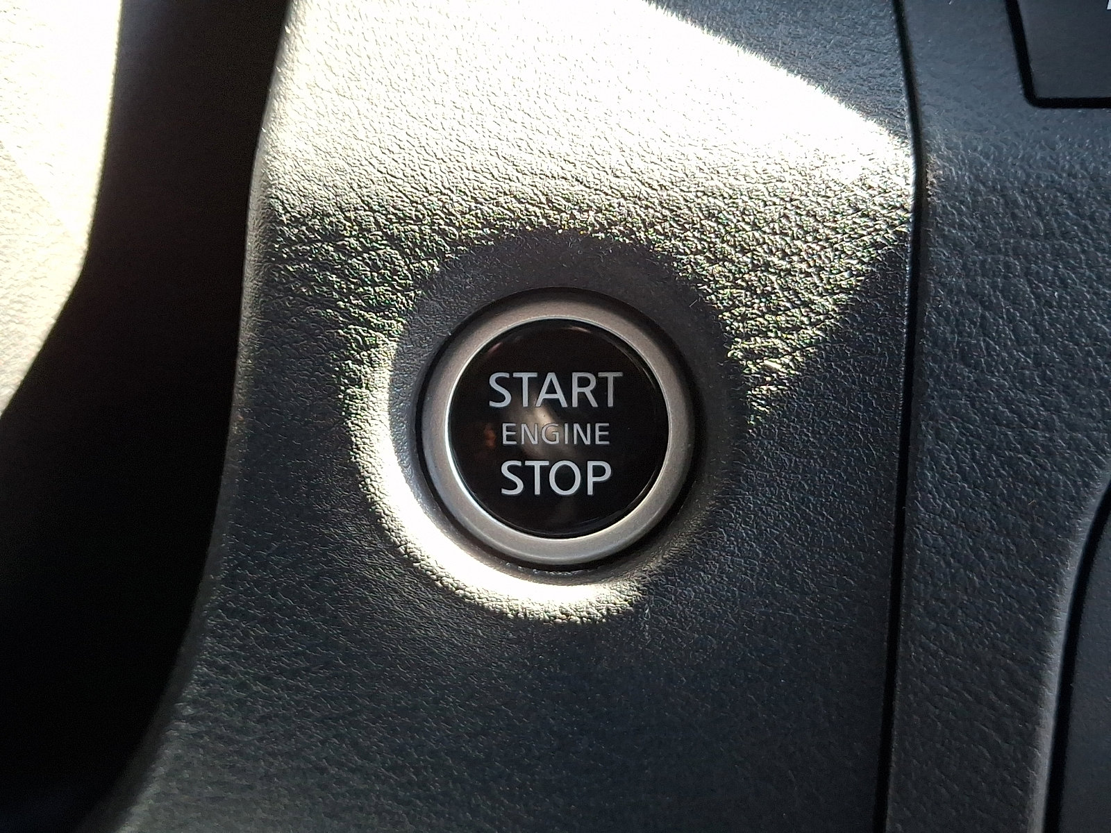 Used 2025 Nissan Frontier SV image 22