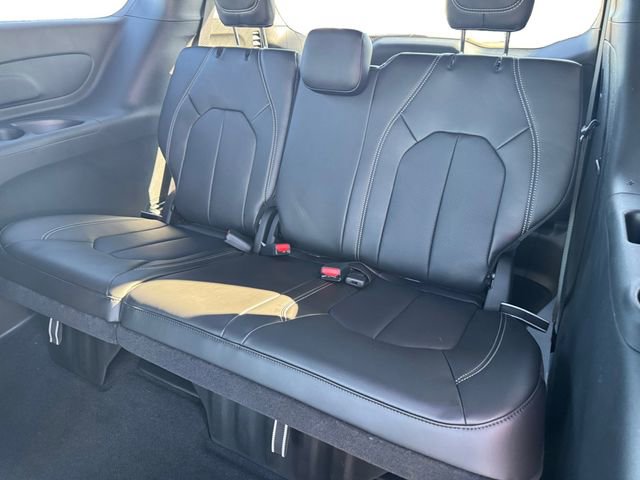 New 2026 Chrysler Pacifica Select image 11