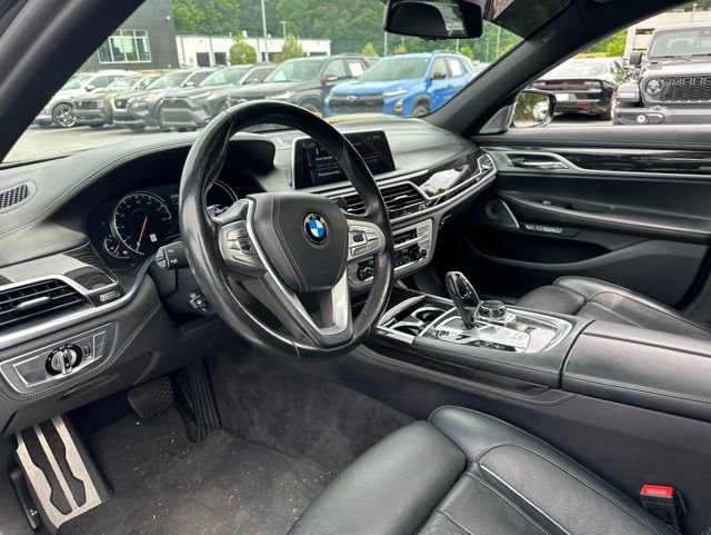 Used 2017 BMW 750i RWD image 11