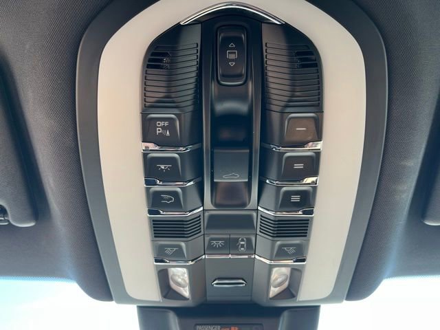 Used 2024 Porsche Macan image 24