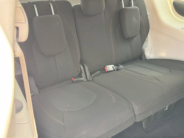 Used 2020 Chrysler Pacifica Touring w/ Advanced Safetytec Group FWD image 37