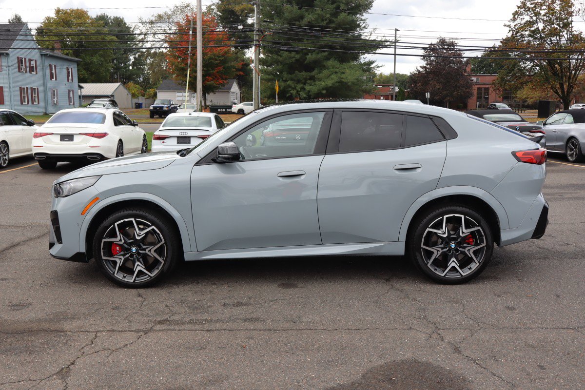 Used 2025 BMW X2 M35i w/ Premium Package image 9