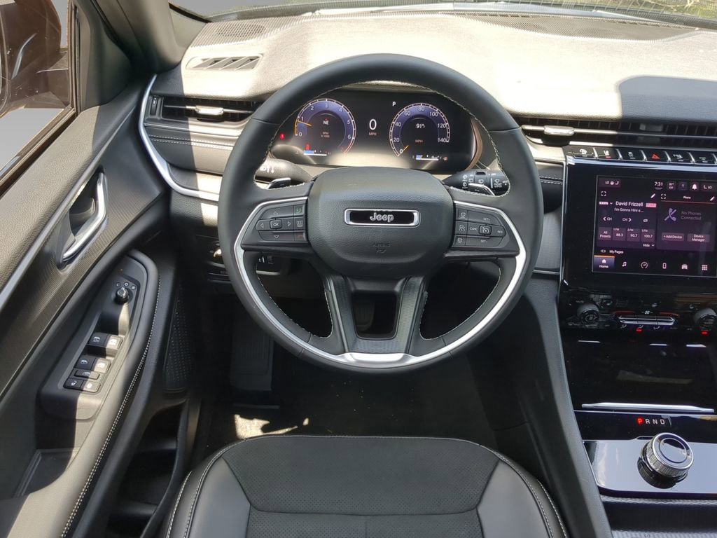 New 2025 Jeep Grand Cherokee Altitude image 14