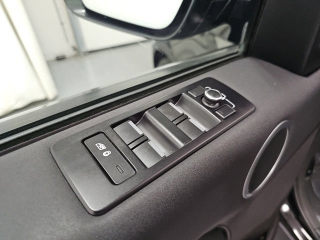 Used 2018 Land Rover Discovery SE AWD/4WD image 12