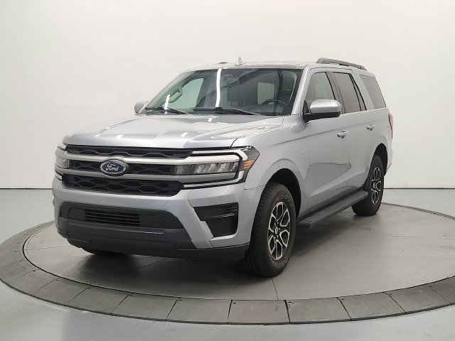 Used 2024 Ford Expedition XLT RWD image 4