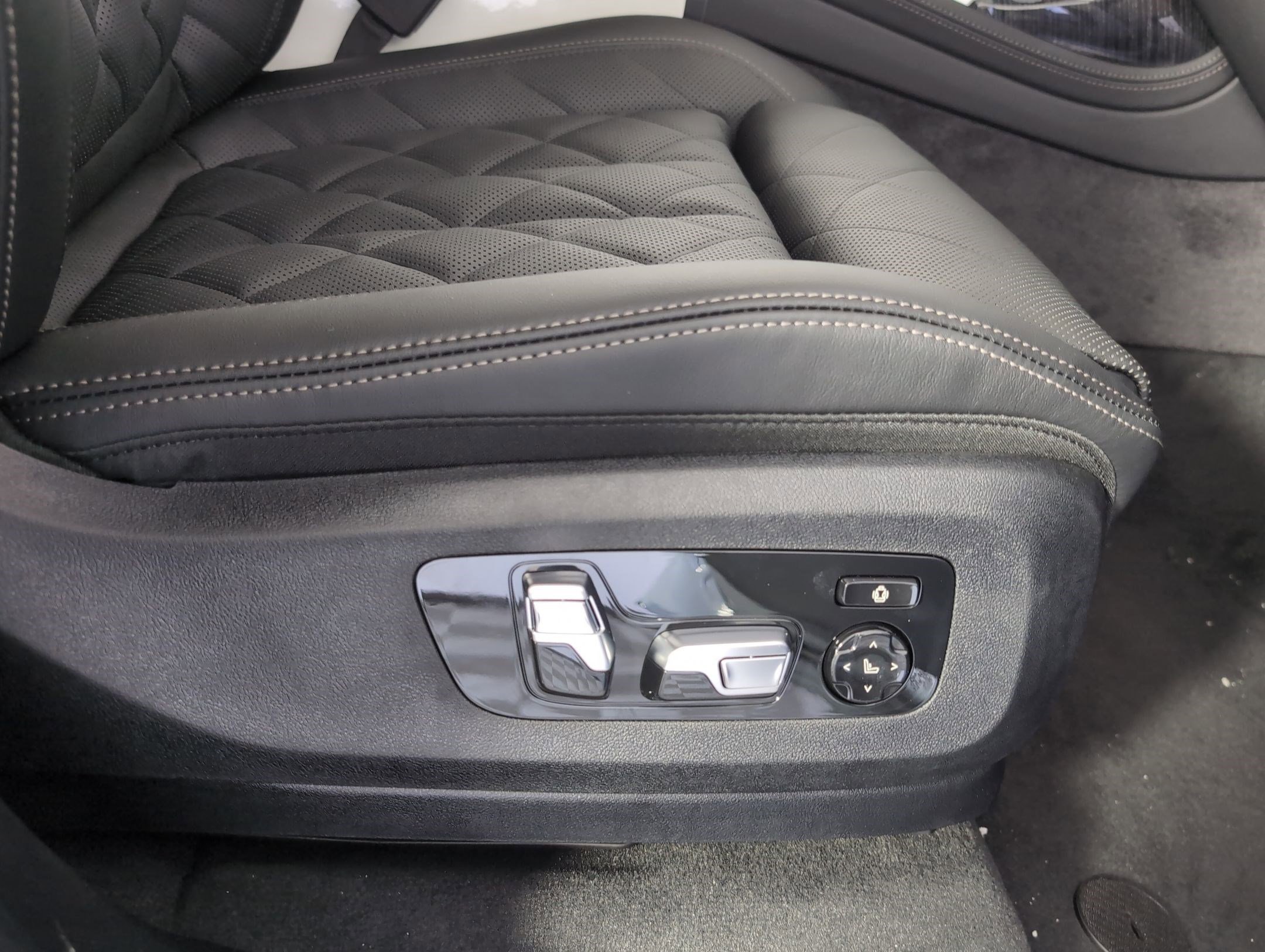 New 2026 BMW X7 xDrive40i w/ M Sport Package image 33