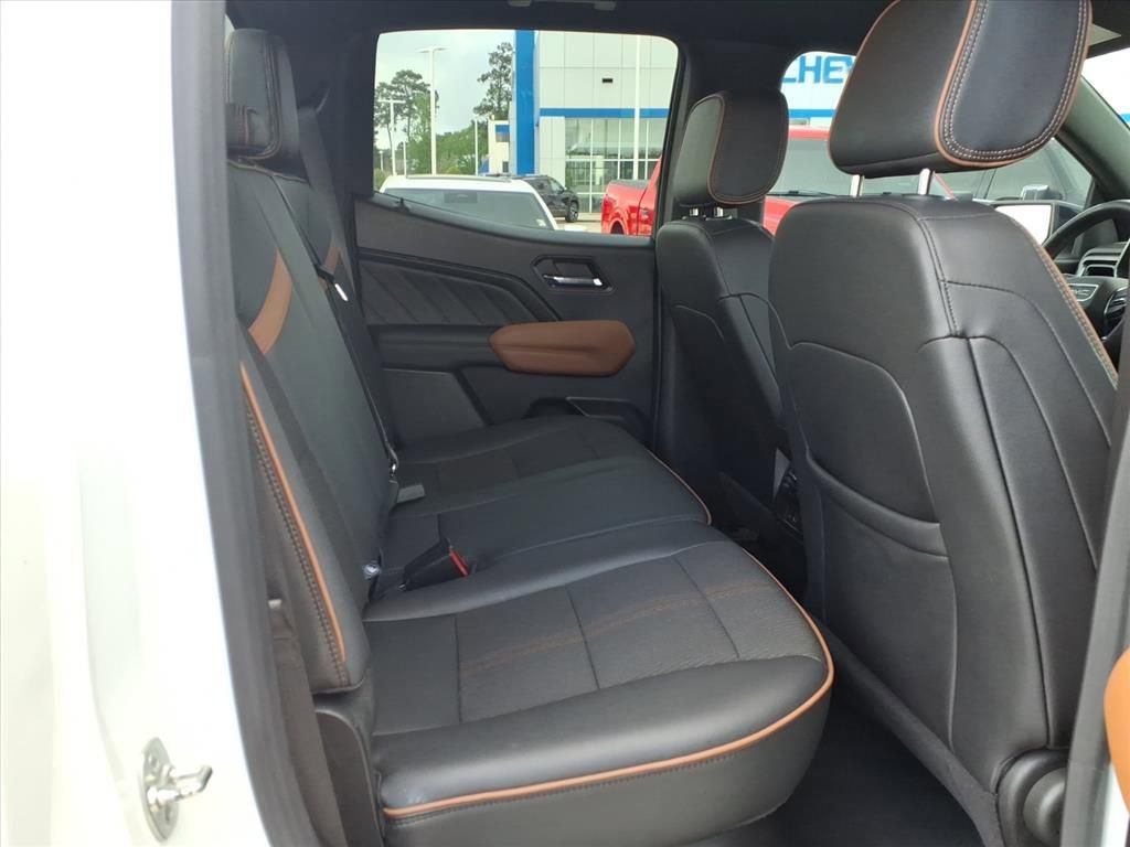 Used 2024 GMC Canyon AT4 w/ Technology Package image 15