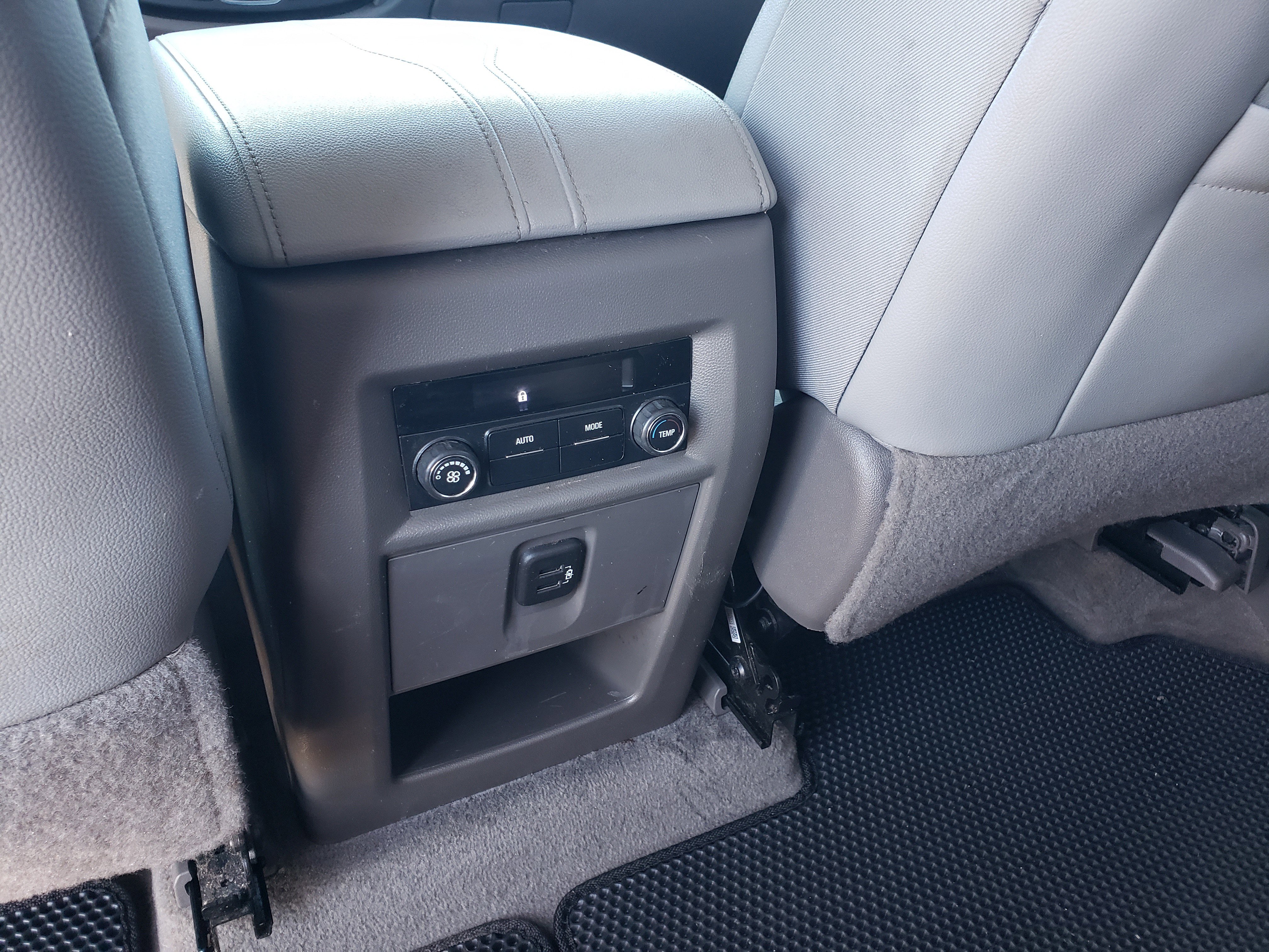 Used 2019 Chevrolet Traverse LT image 30