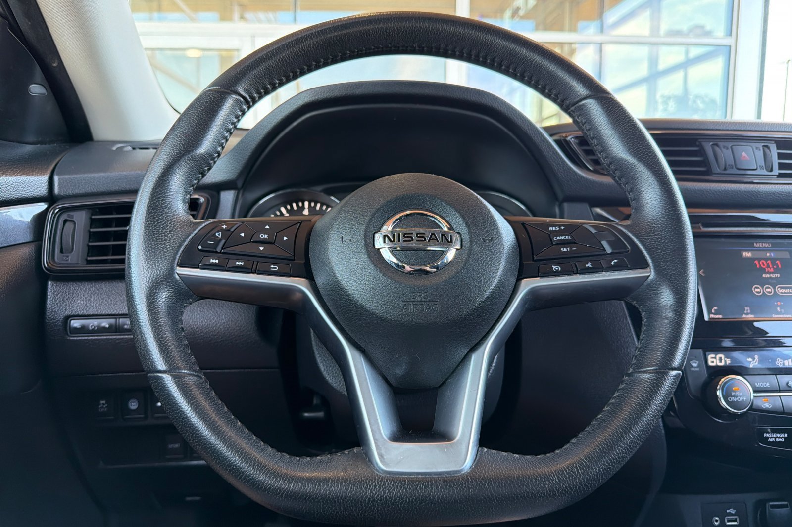Used 2020 Nissan Rogue SV FWD image 25