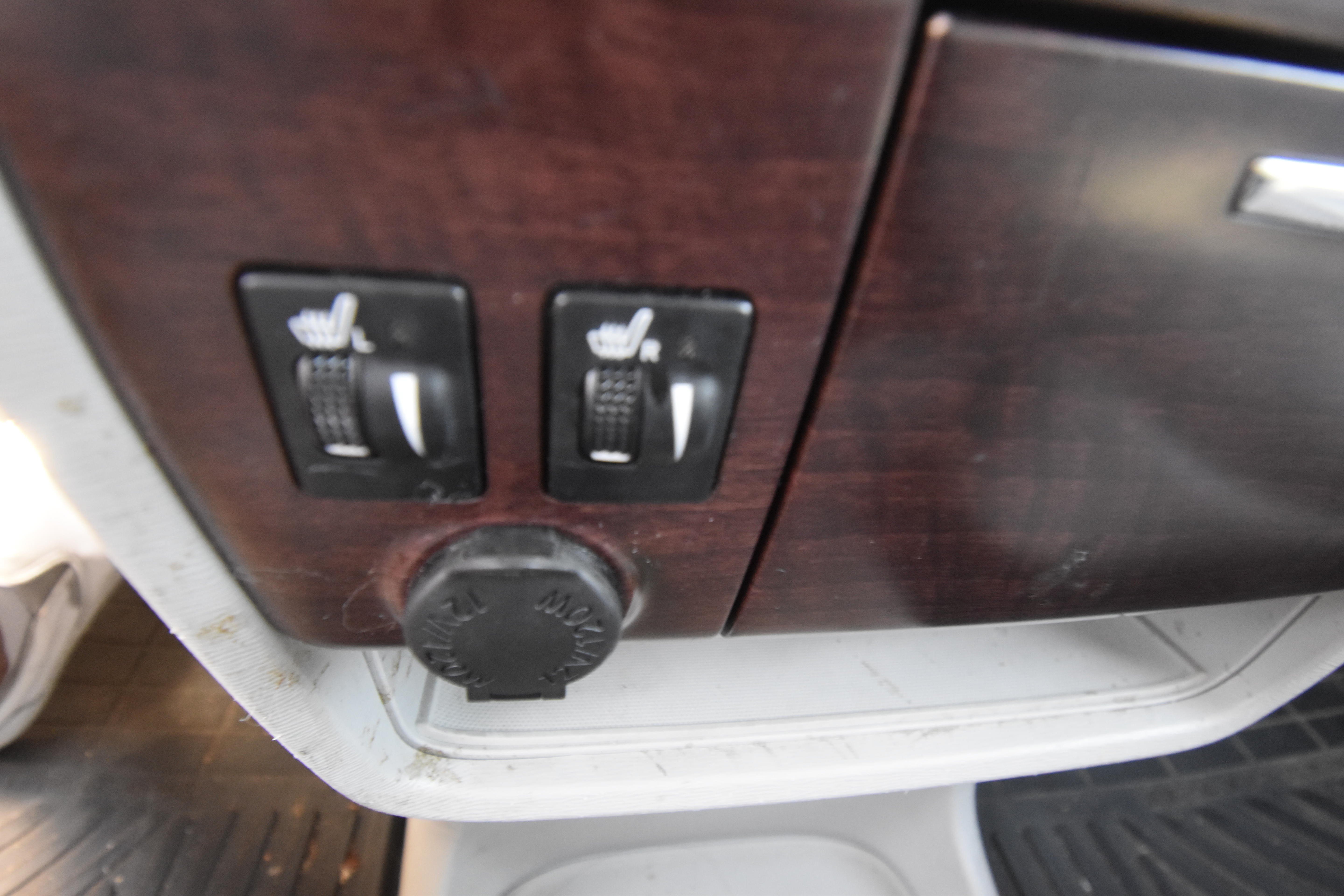 Used 2013 Toyota Sienna XLE FWD image 12