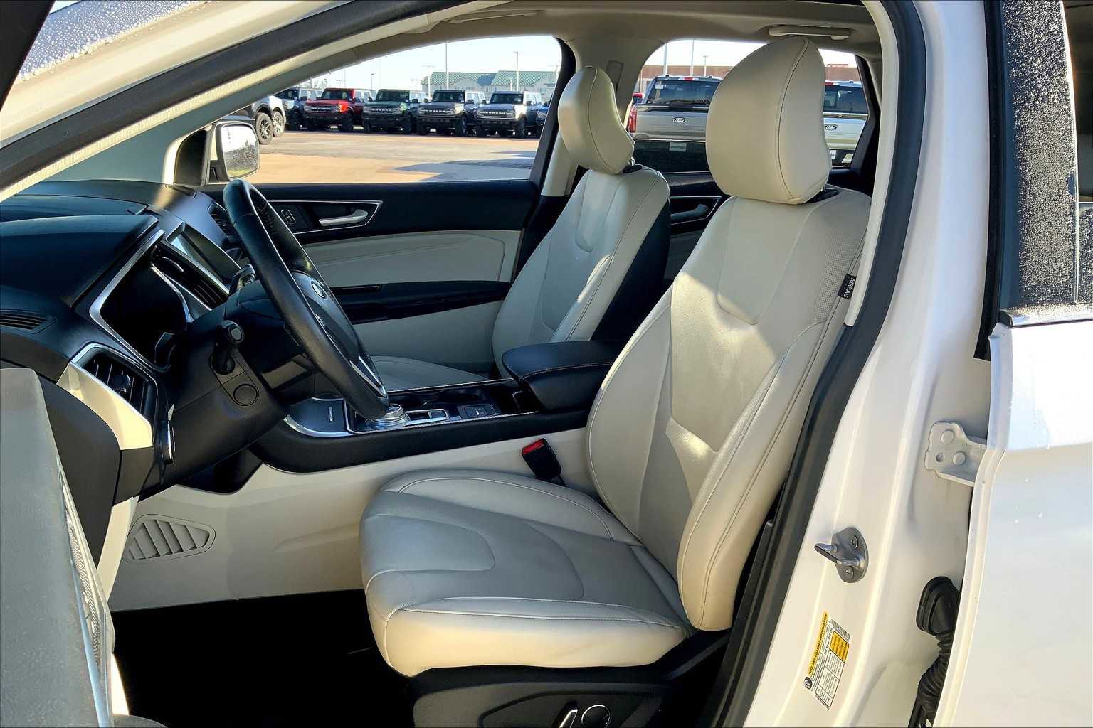 Used 2019 Ford Edge Titanium w/ Equipment Group 301A FWD image 7