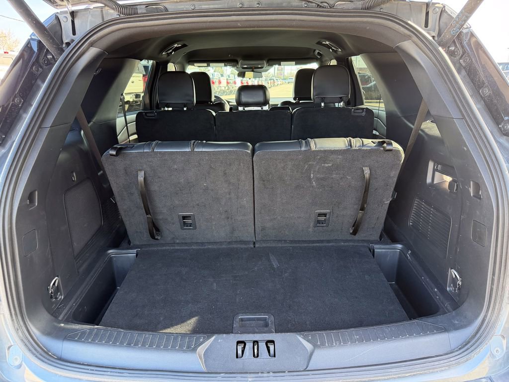 Used 2025 Ford Explorer ST-Line w/ ST-Line Street Pack image 16