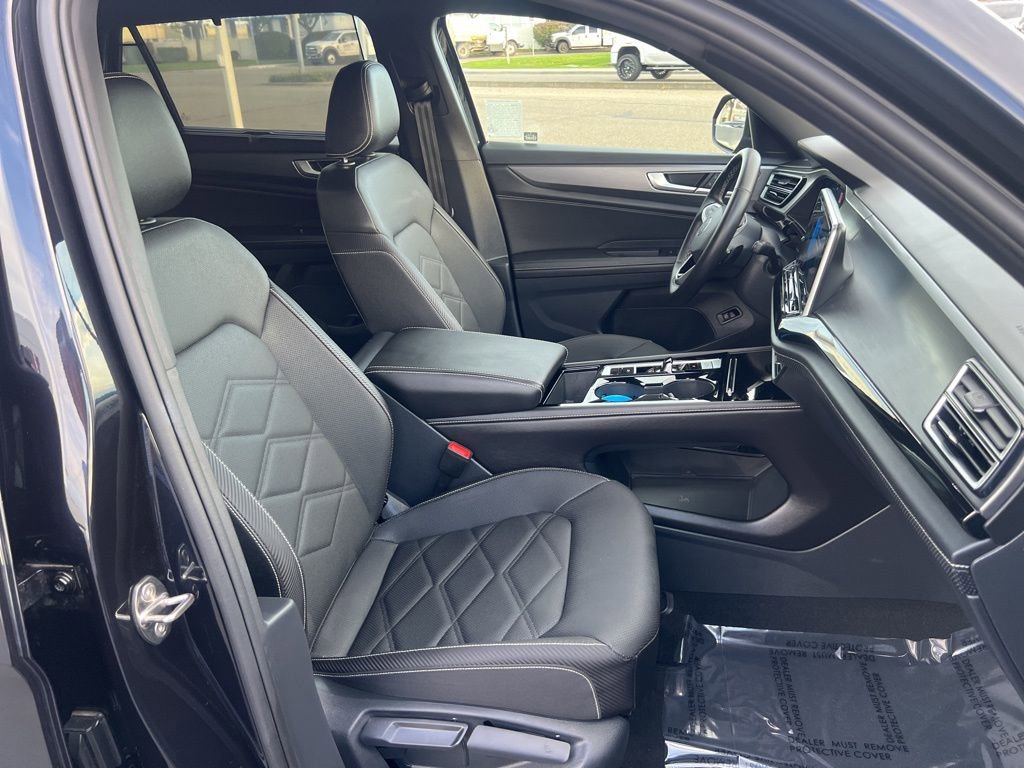 Used 2025 Volkswagen Atlas Cross Sport SE image 33