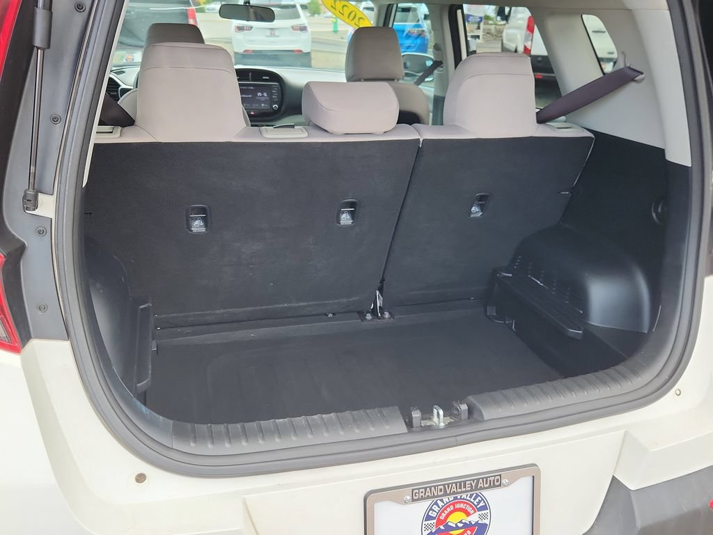 Used 2022 Kia Soul LX FWD image 11