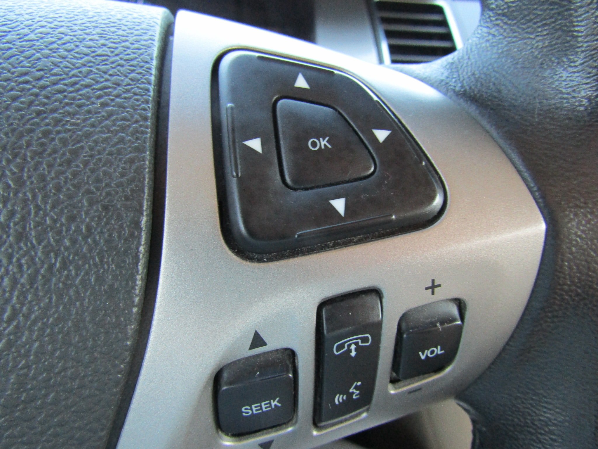 Used 2013 Ford Taurus SEL FWD image 25