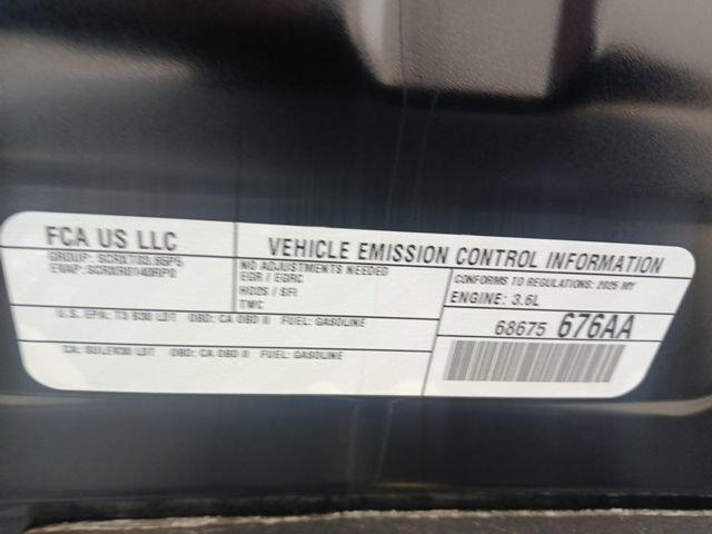 Used 2025 Chrysler Pacifica Select image 52