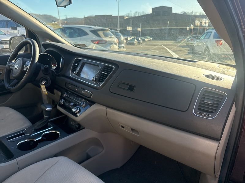 Used 2020 Kia Sedona LX image 9