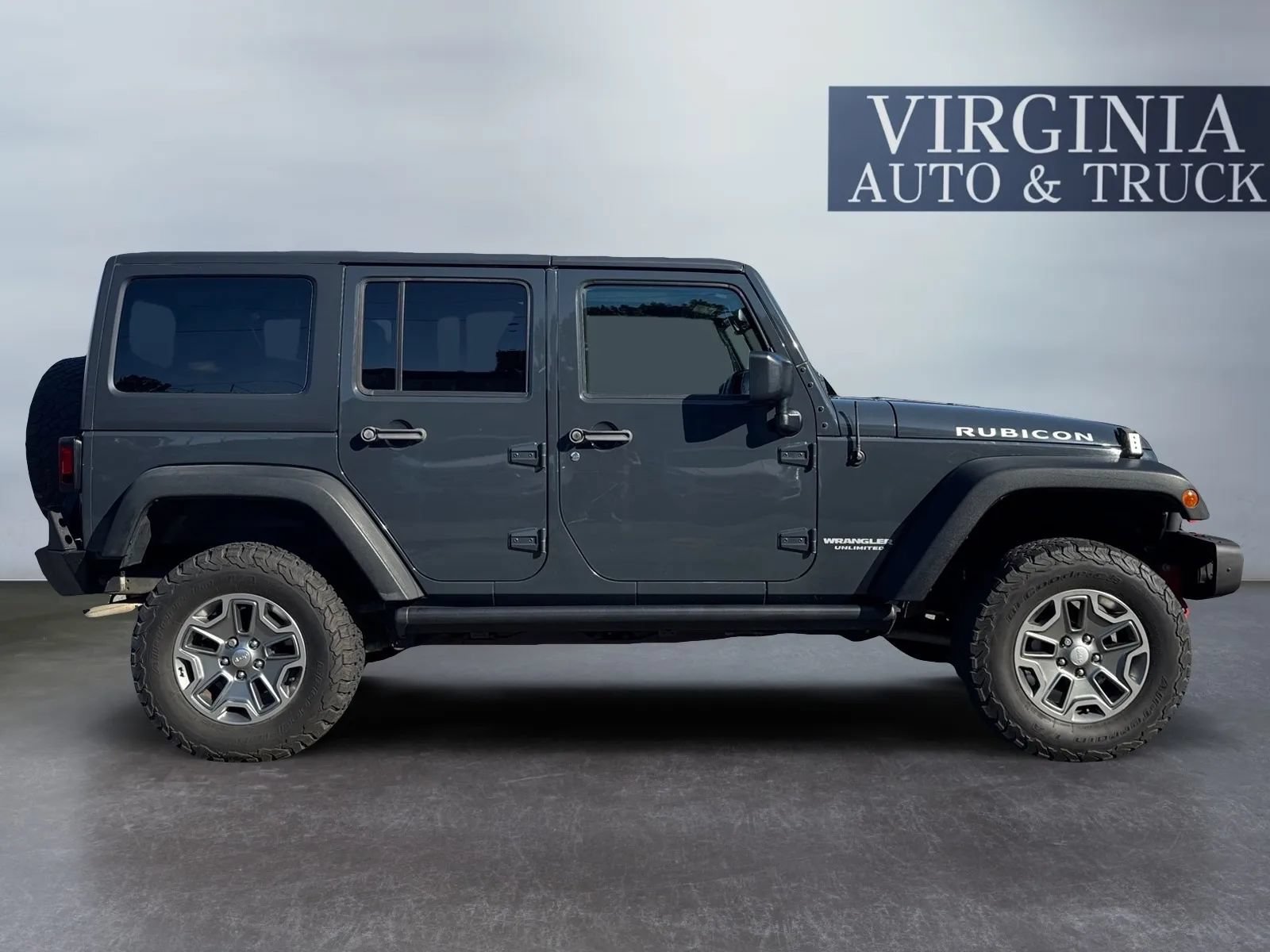 Used 2017 Jeep Wrangler Unlimited Rubicon w/ Connectivity Group AWD/4WD image 4
