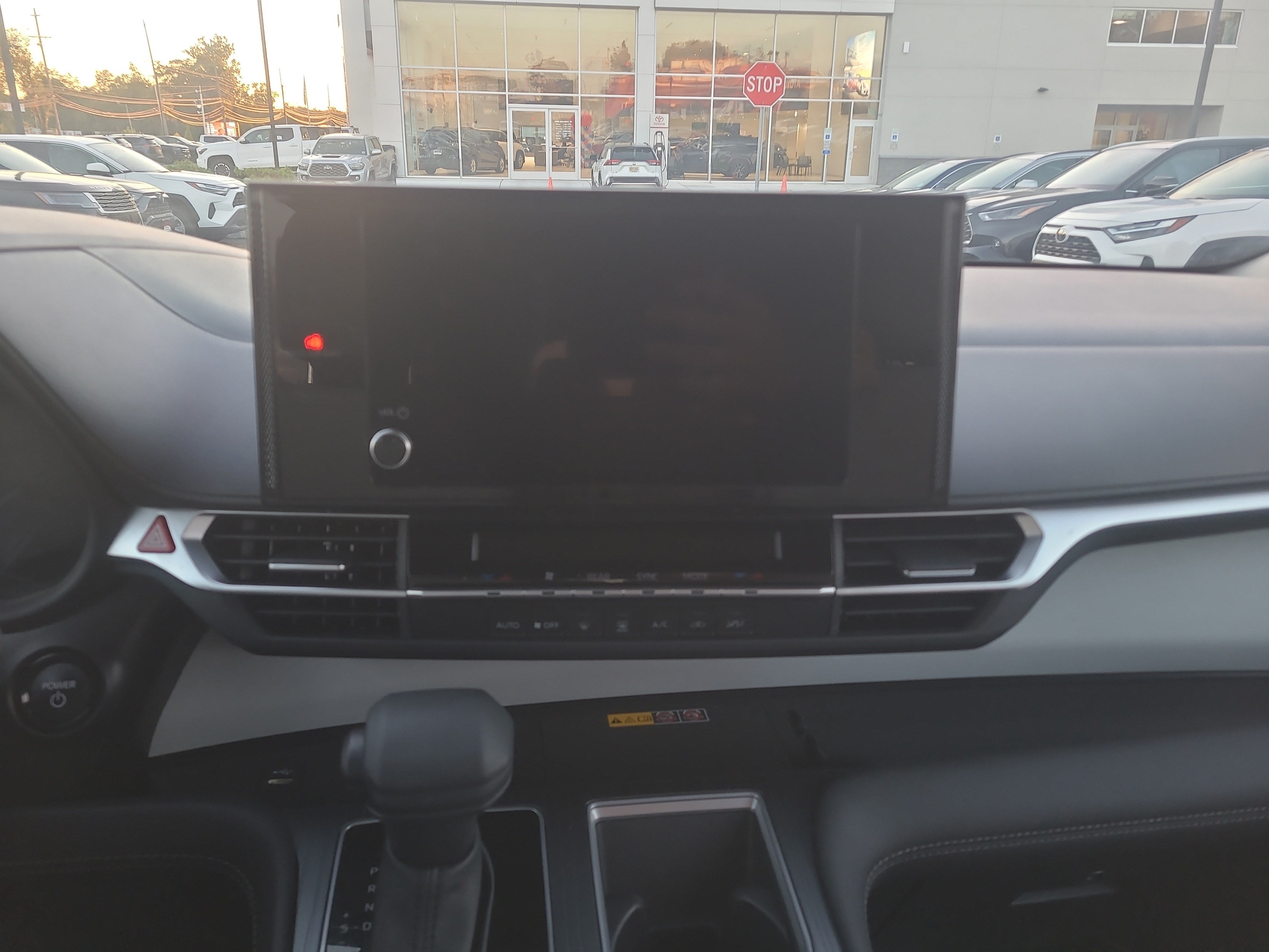Certified 2025 Toyota Sienna LE FWD image 19