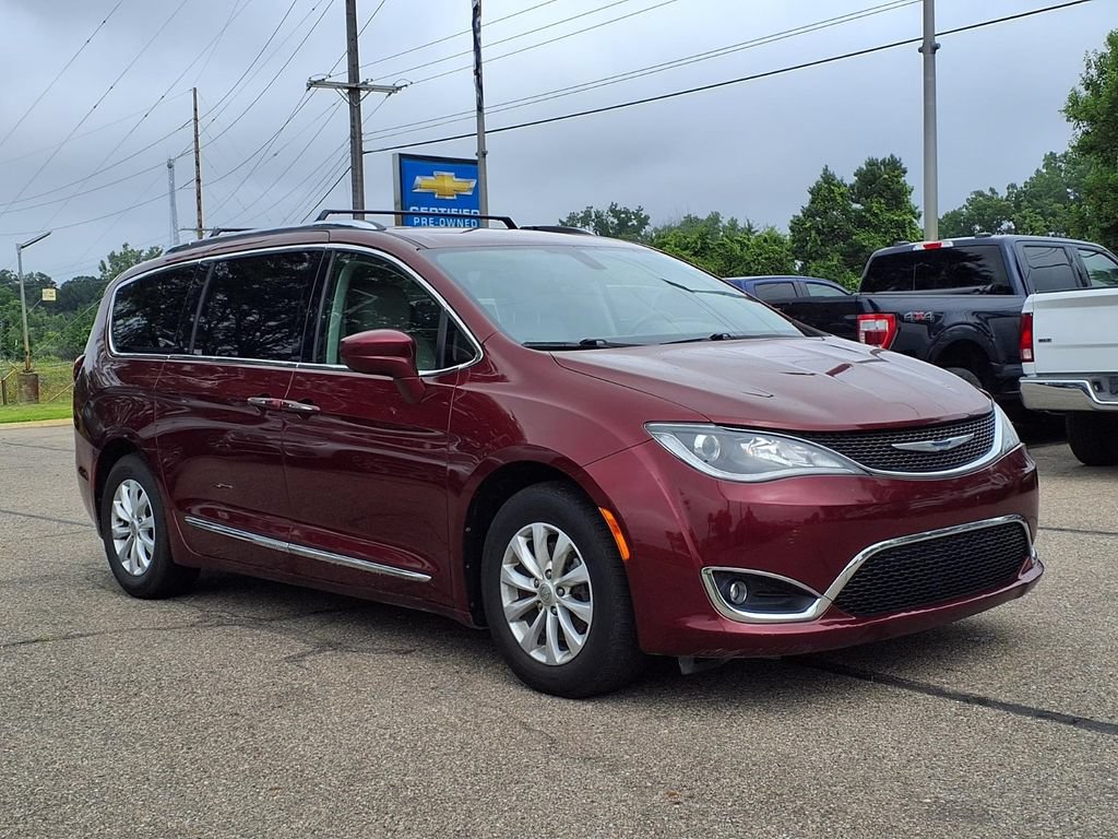 Used 2019 Chrysler Pacifica Touring-L FWD image 3