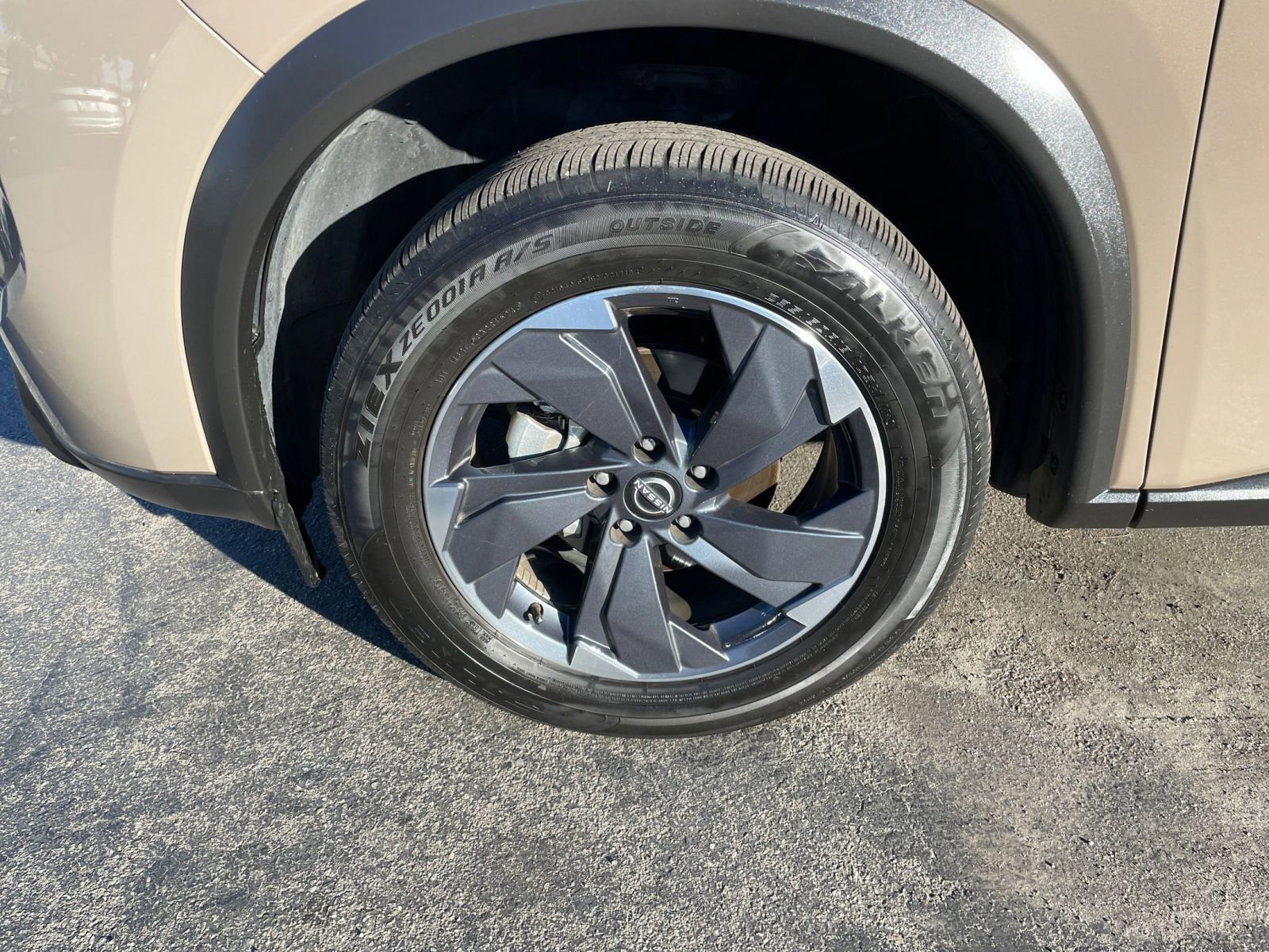 Used 2025 Nissan Rogue SV image 30