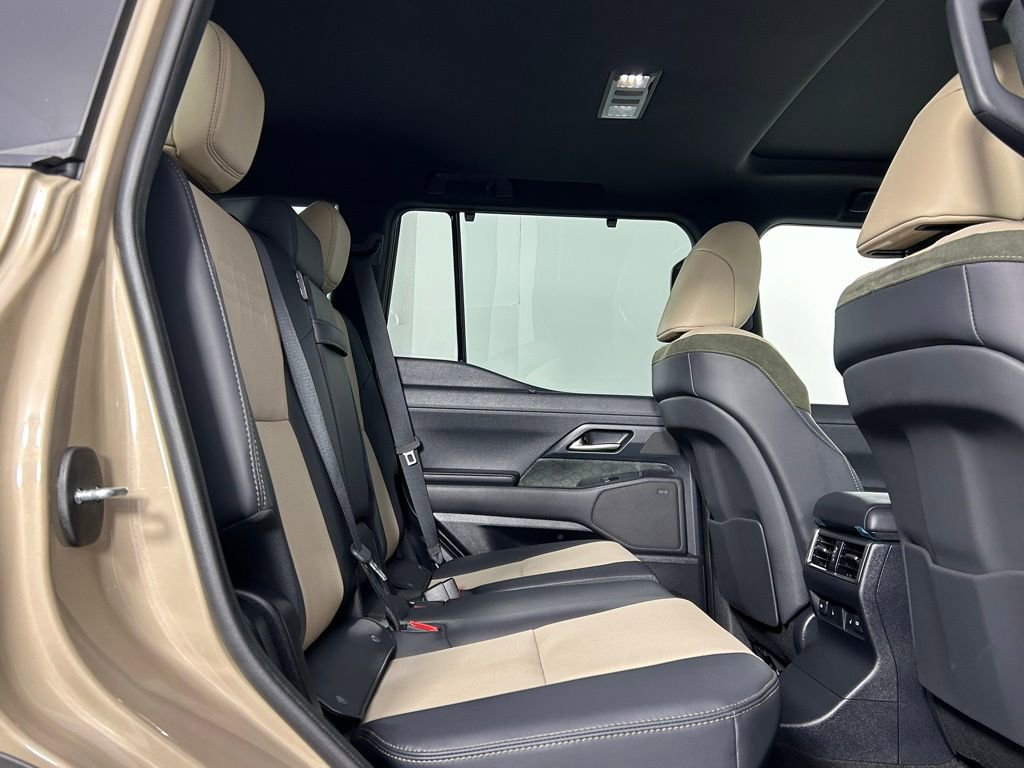 Used 2025 Lexus GX 550 AWD/4WD image 14