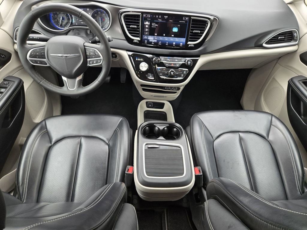 Used 2023 Chrysler Pacifica Touring-L FWD image 5