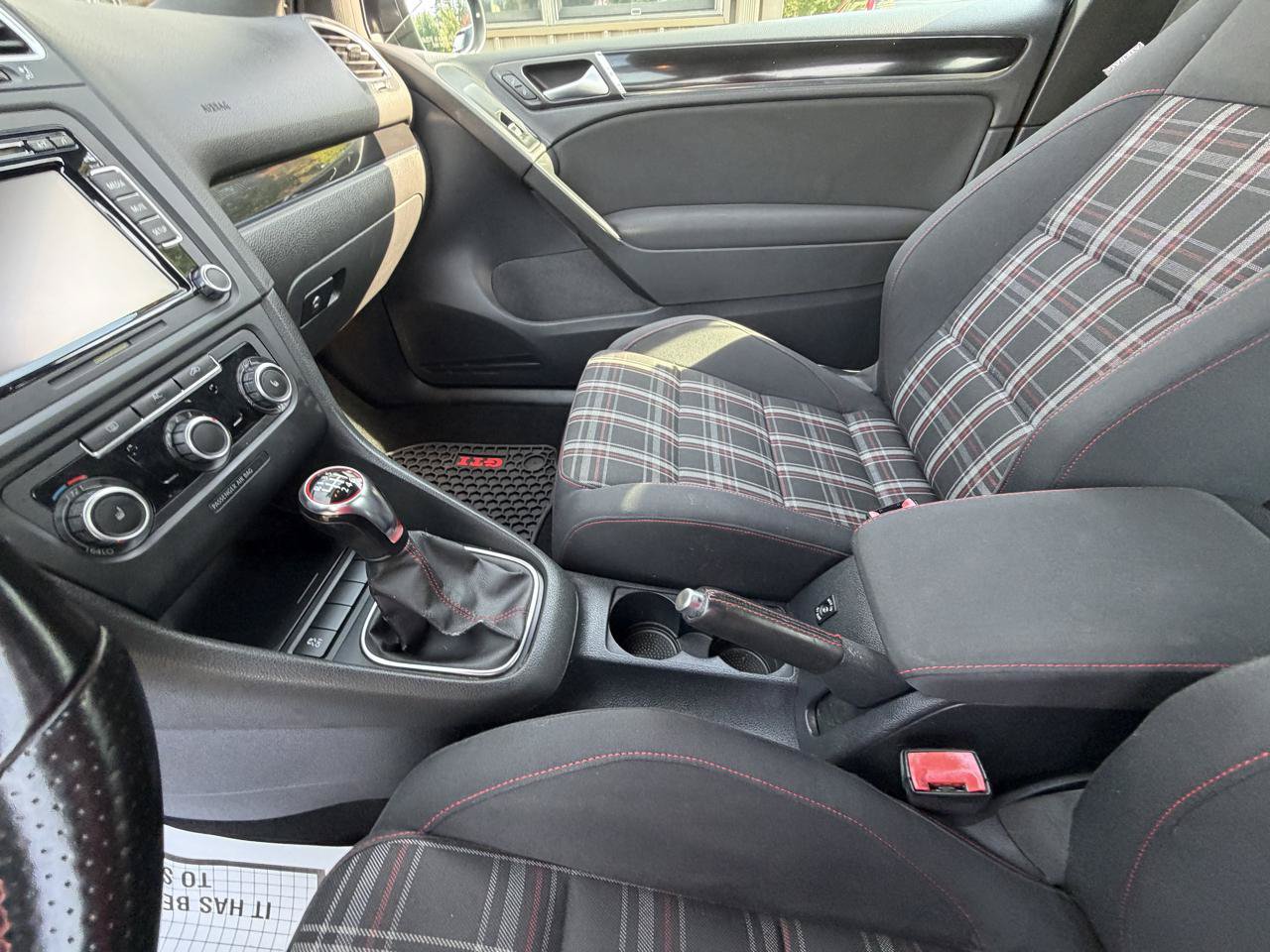 Used 2011 Volkswagen Golf 2-Door FWD image 15