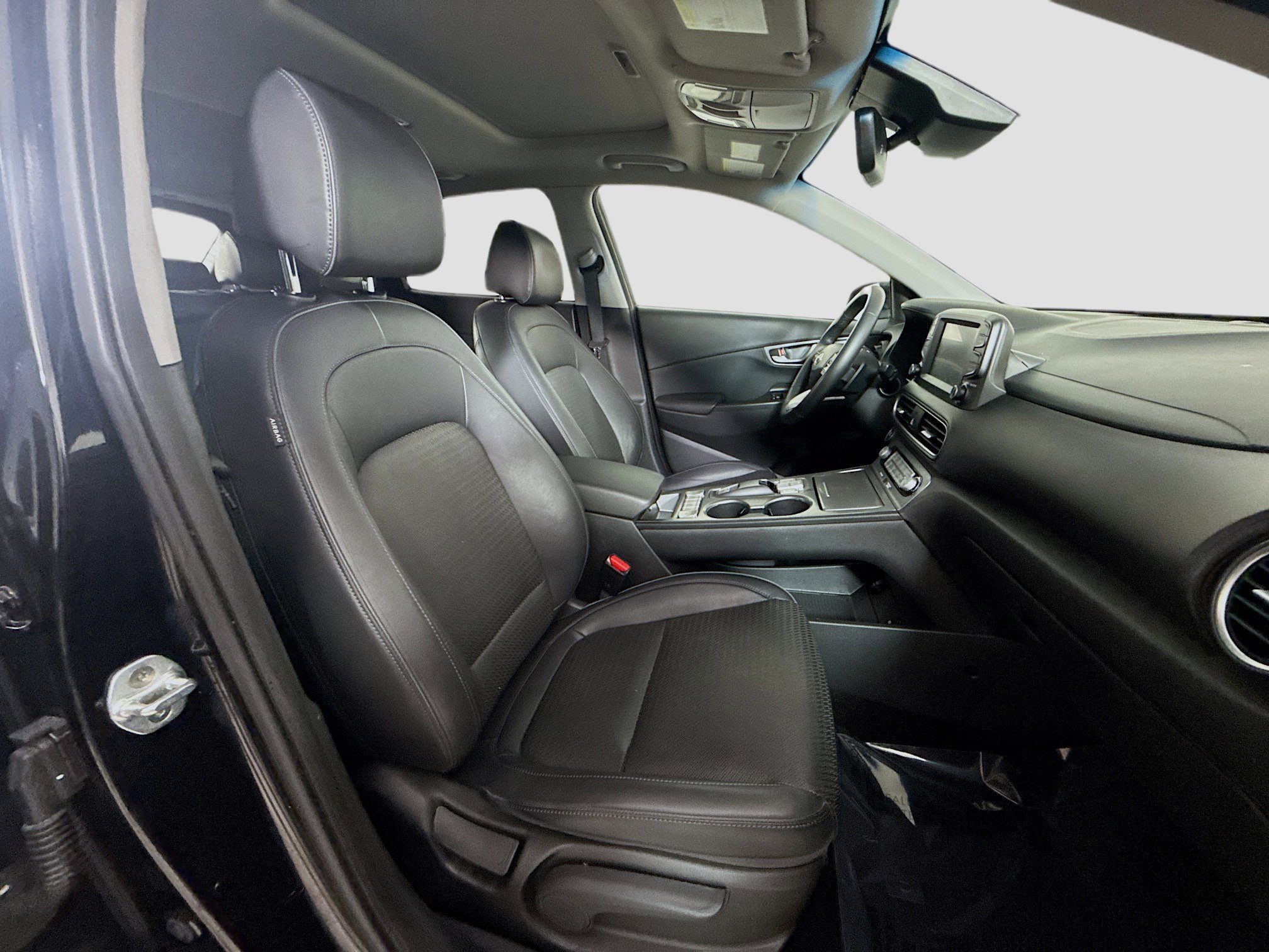 Used 2021 Hyundai Kona Limited w/ Cargo Package image 29