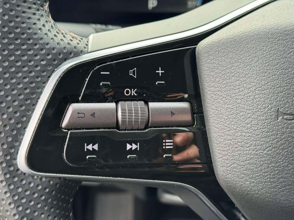 Used 2024 Nissan Ariya AWD image 21