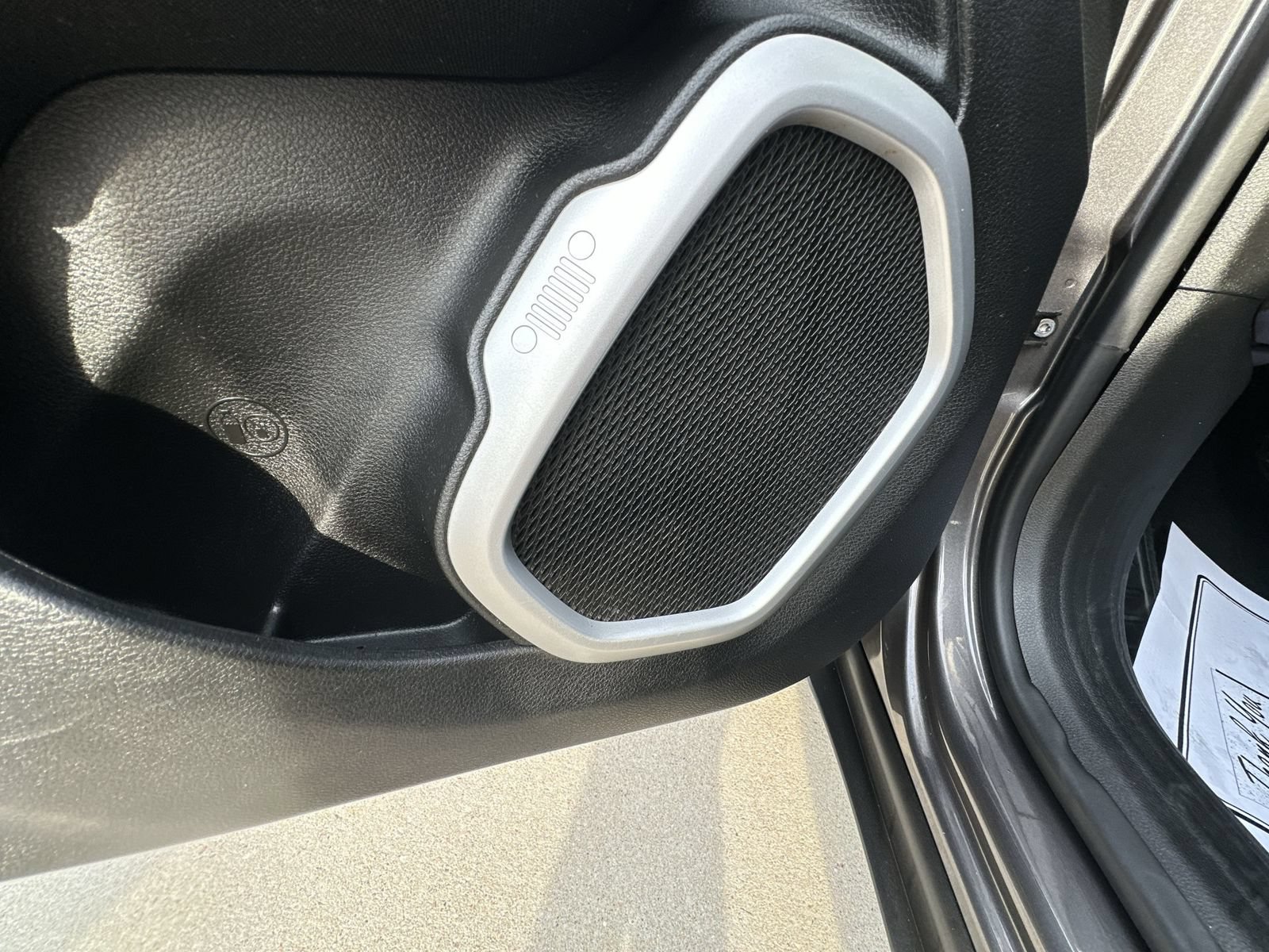Used 2019 Jeep Renegade Latitude w/ Cold Weather Group AWD/4WD image 24