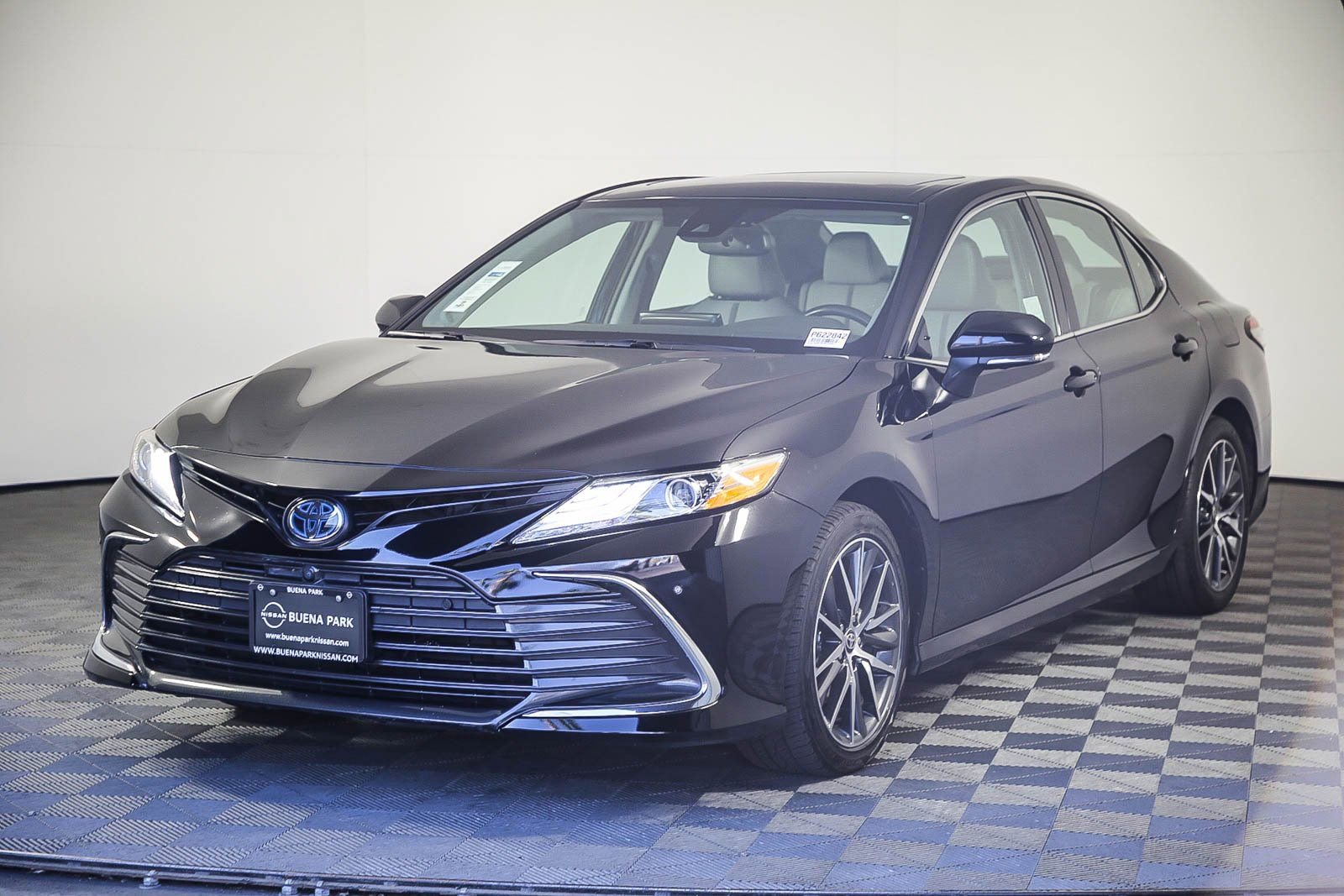 Used 2024 Toyota Camry XLE image 3