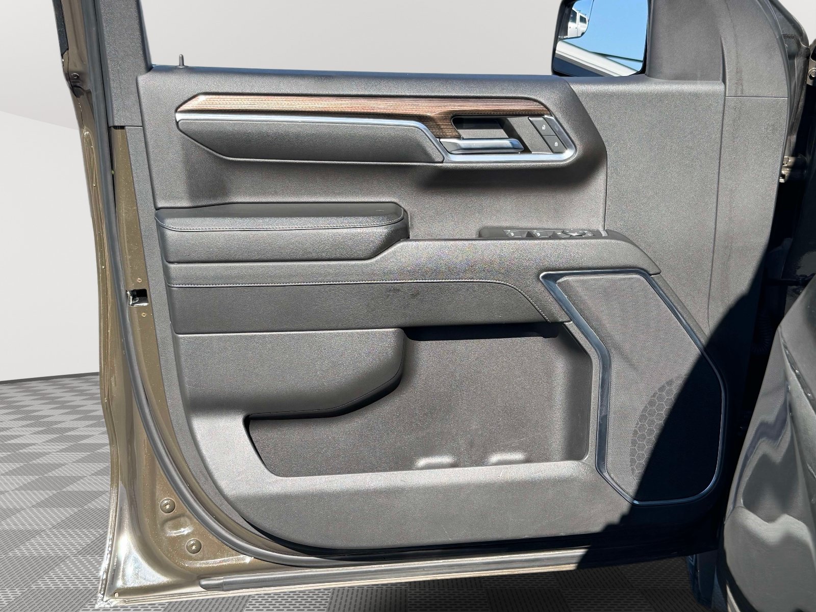 Used 2023 Chevrolet Silverado 1500 LT AWD/4WD image 18