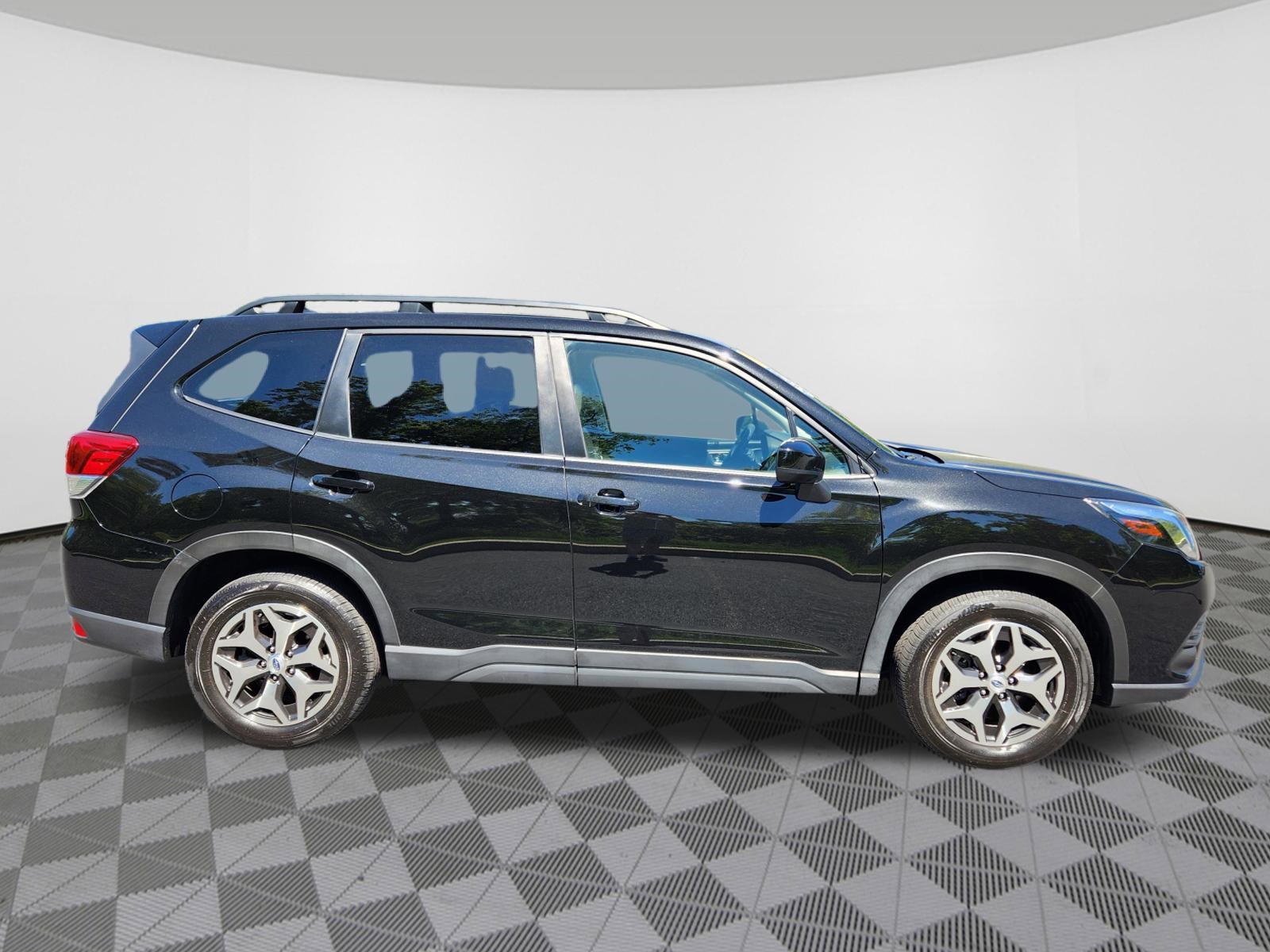 Certified 2024 Subaru Forester Premium AWD/4WD image 6