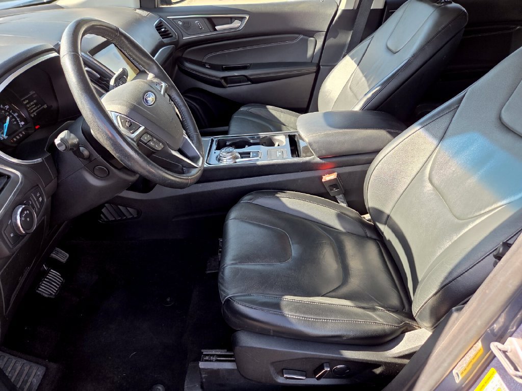 Used 2019 Ford Edge Titanium FWD image 10