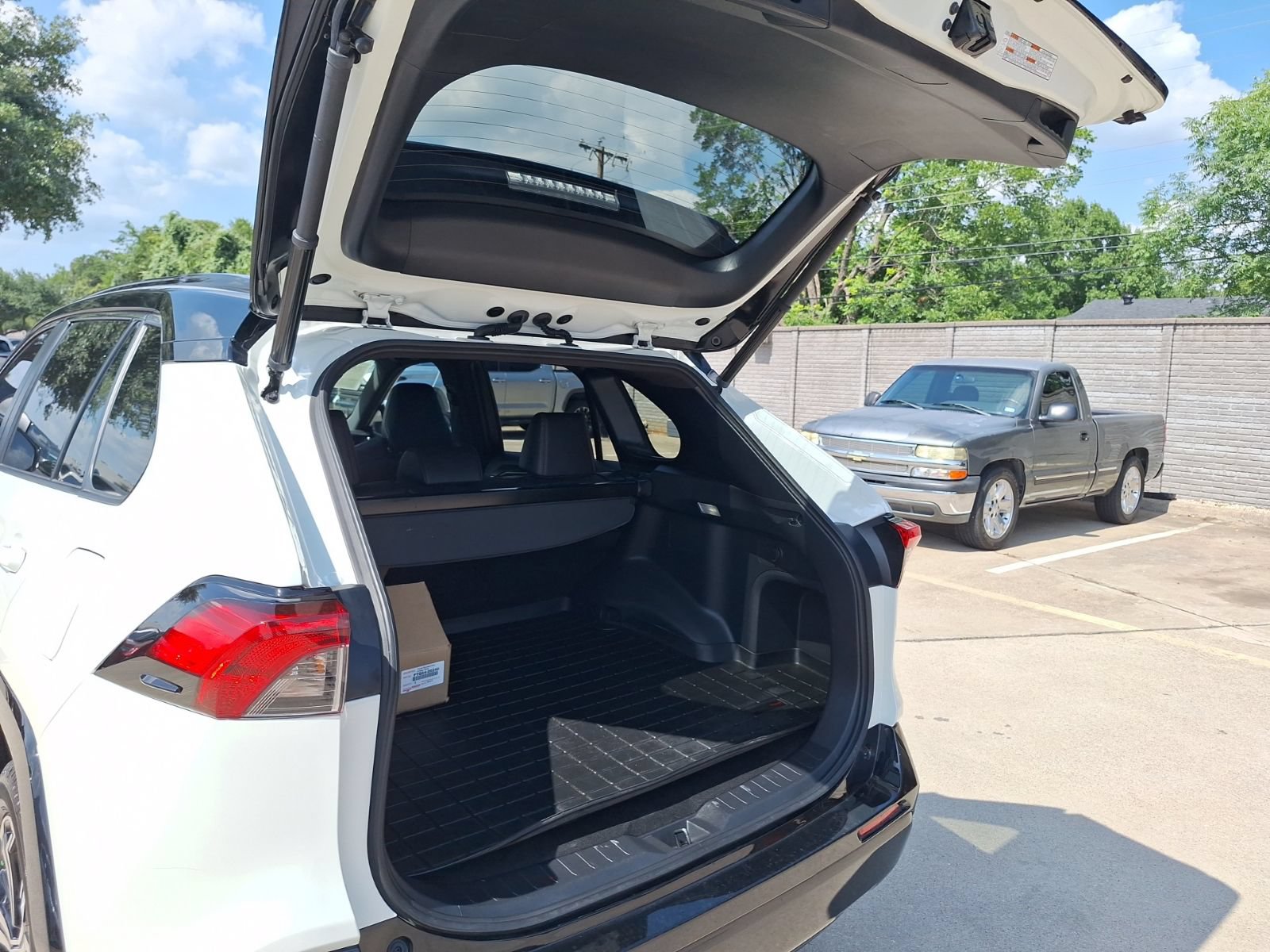 Used 2022 Toyota RAV4 XSE AWD/4WD image 38