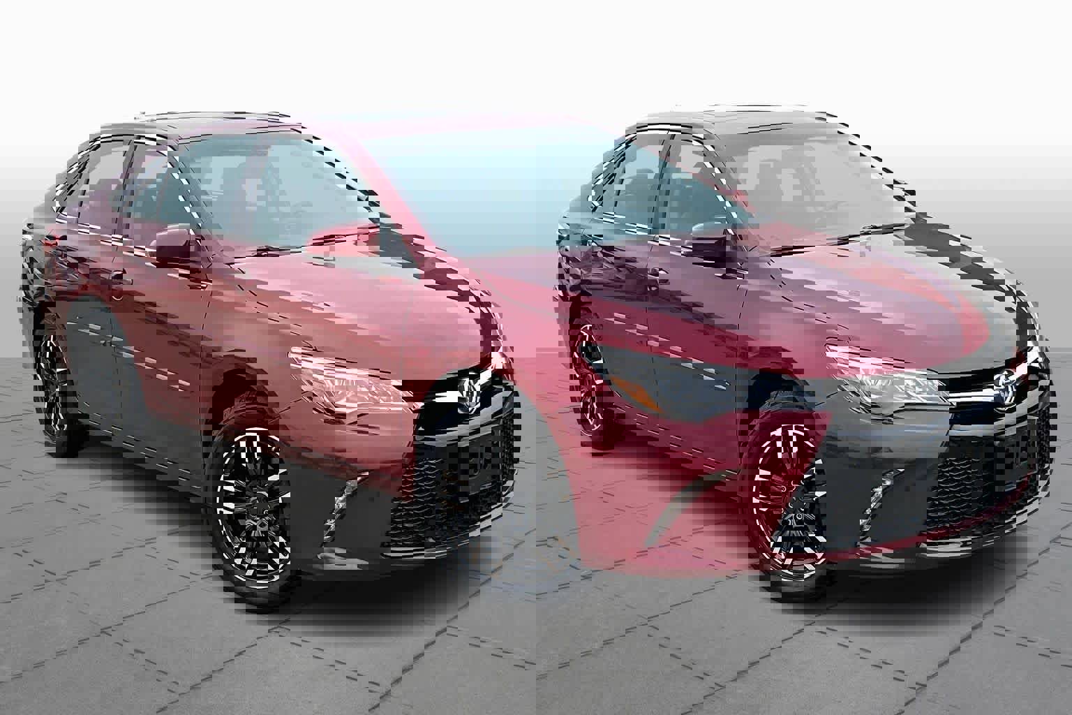 Used 2016 Toyota Camry XSE image 3