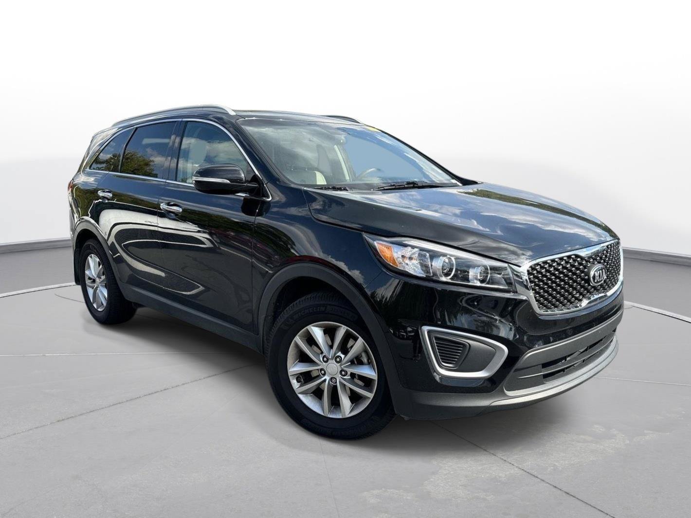 Used 2017 Kia Sorento FWD w/ LX Convenience Package image 4