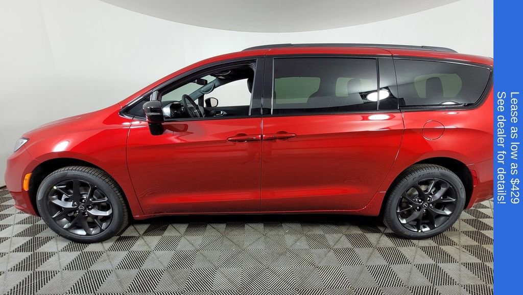 New 2026 Chrysler Pacifica Limited w/ S Appearance Package image 4