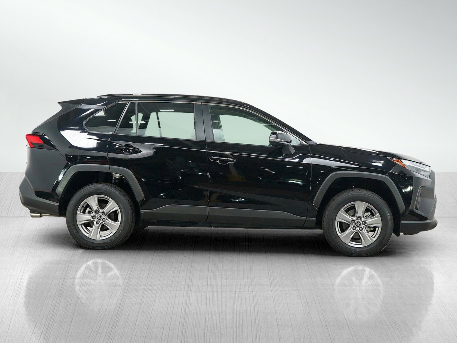 Used 2025 Toyota RAV4 XLE AWD/4WD image 6