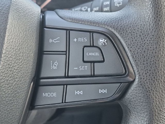 Certified 2025 Toyota Sienna LE FWD image 18
