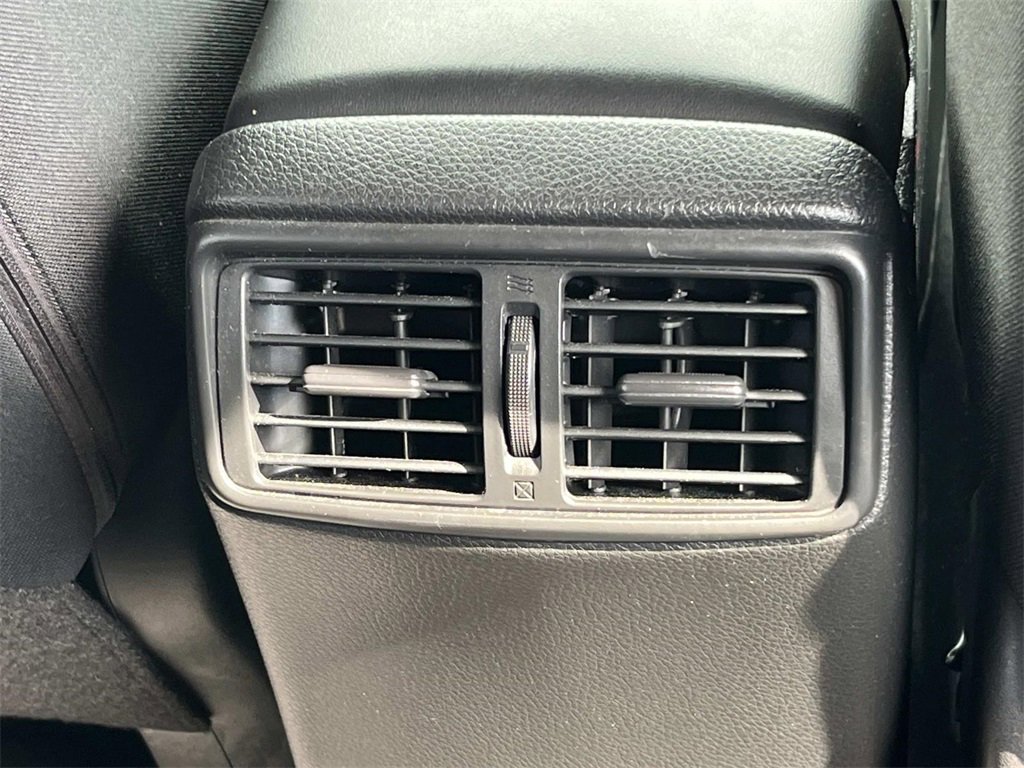 Used 2018 Nissan Rogue SV image 14