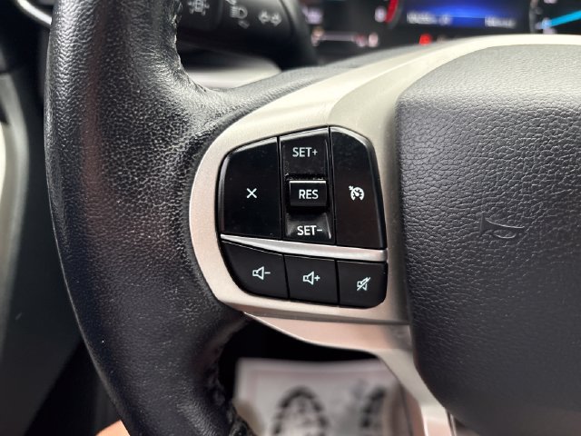 Used 2021 Ford Explorer XLT w/ Equipment Group 202A AWD/4WD image 11