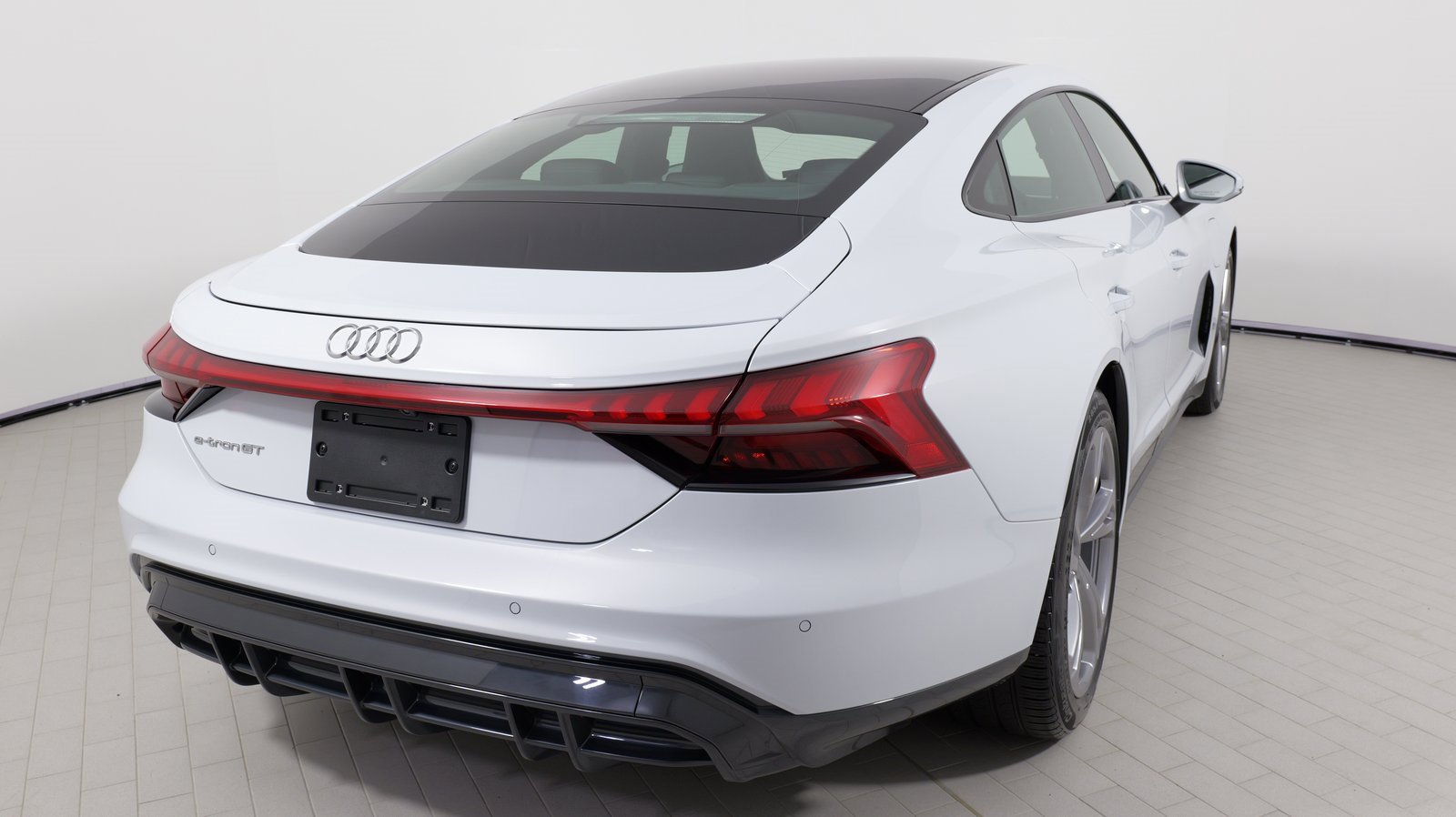 Used 2023 Audi e-tron GT Premium Plus image 14