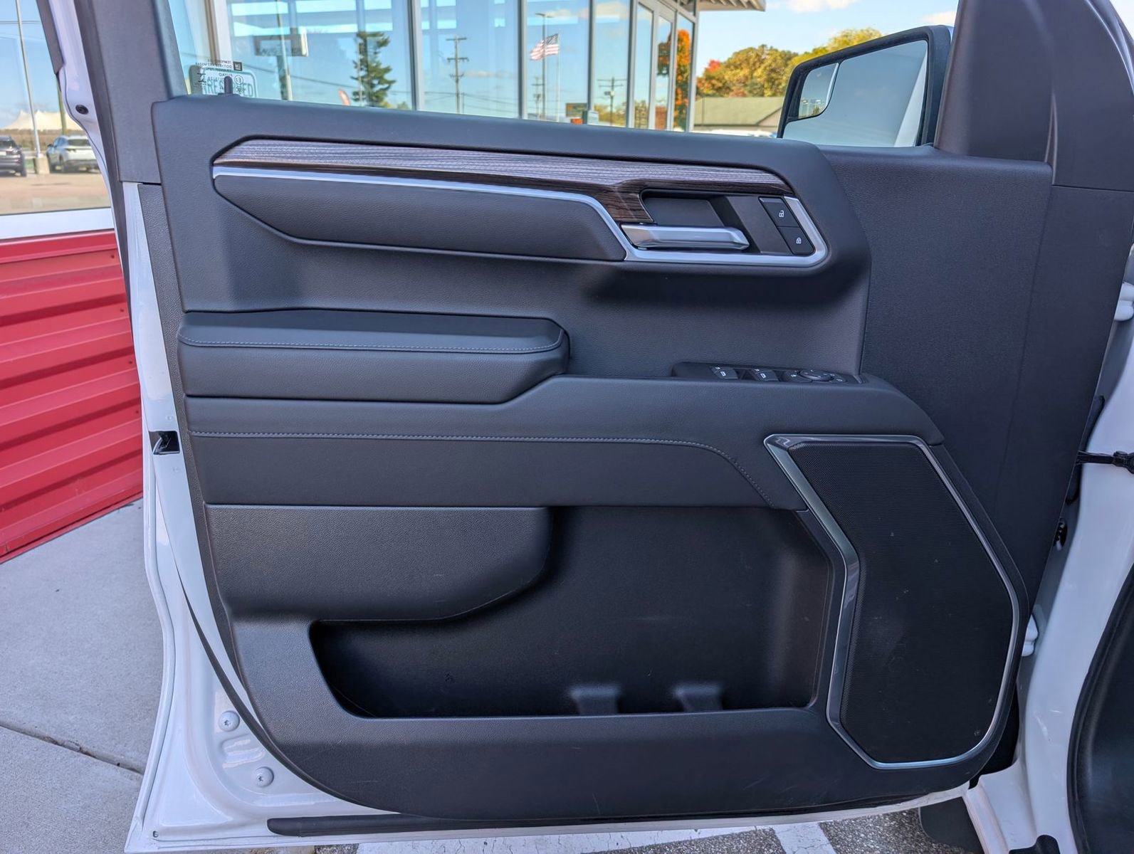 Used 2022 Chevrolet Silverado 1500 LT image 7