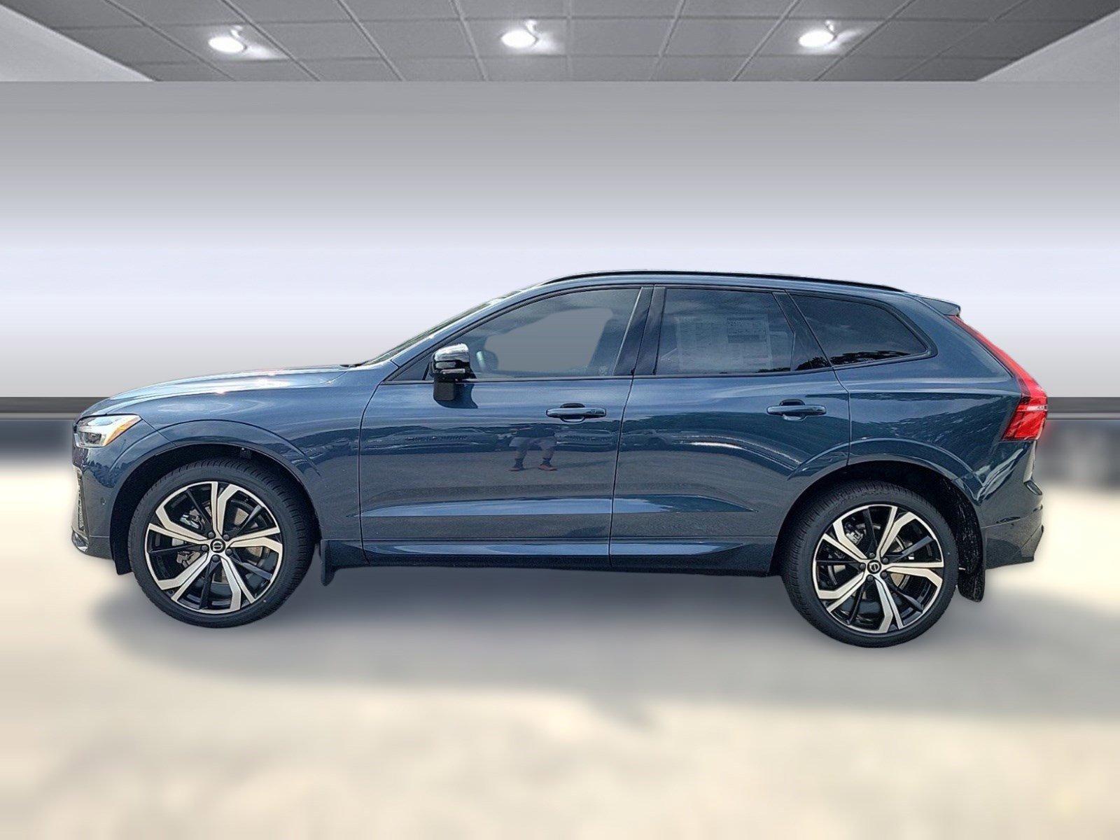 New 2024 Volvo XC60 B5 Ultimate image 2