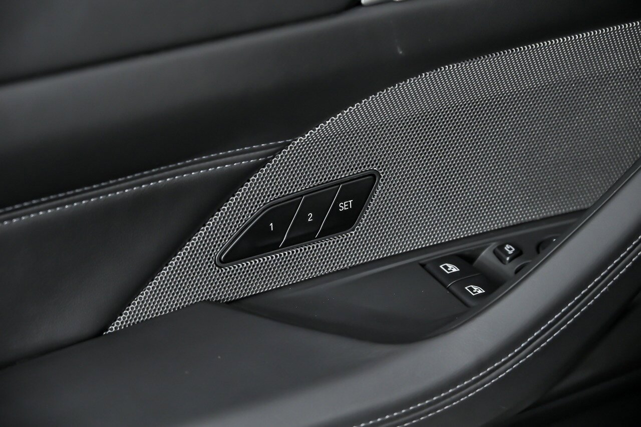 Used 2021 BMW M4 Competition w/ M Carbon Exterior Package RWD image 19