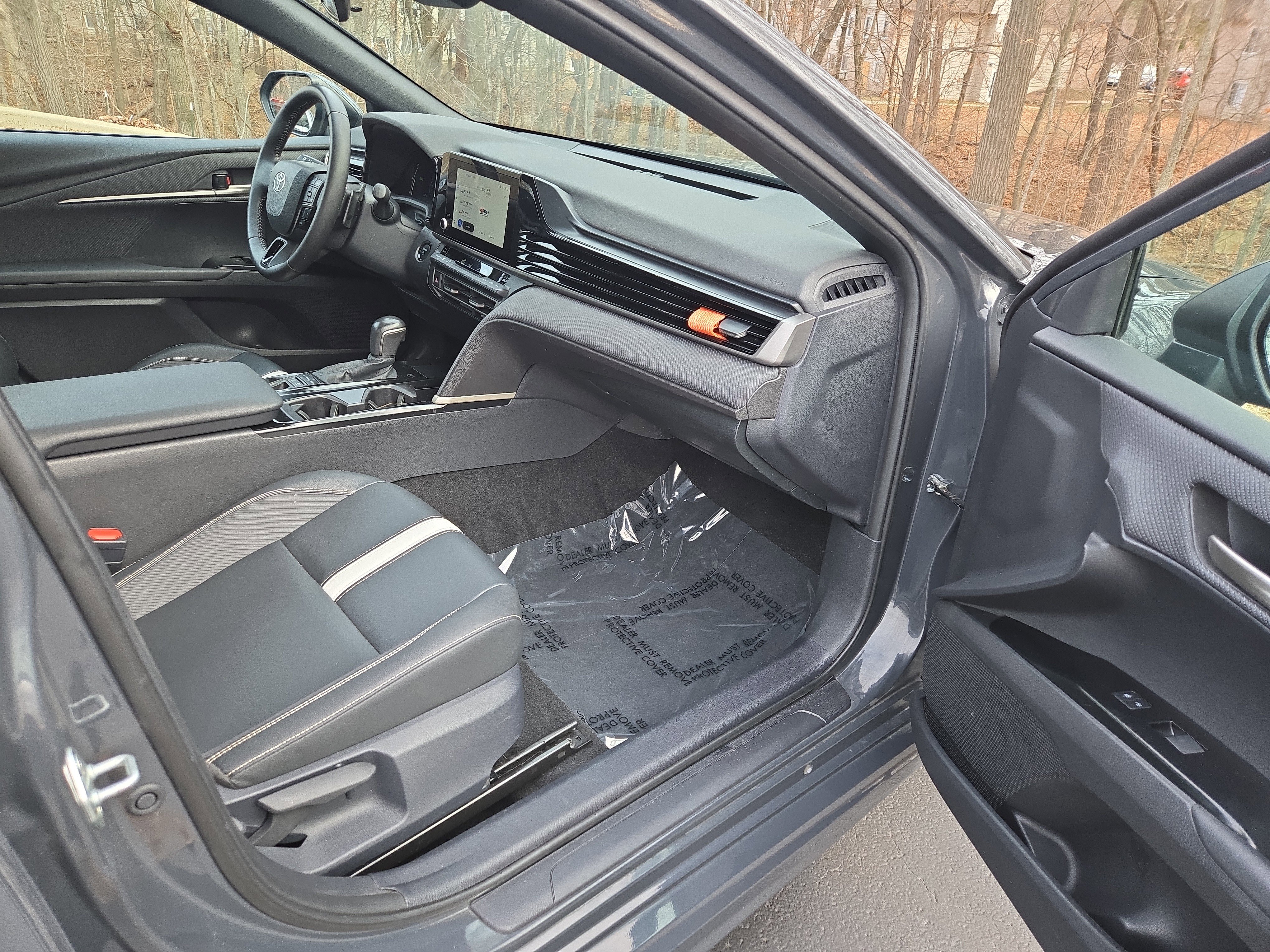 Used 2025 Toyota Camry SE image 23