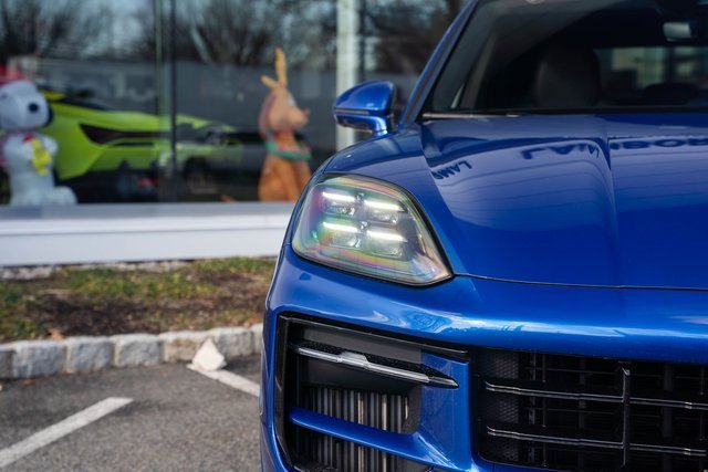 Used 2025 Porsche Cayenne GTS image 4